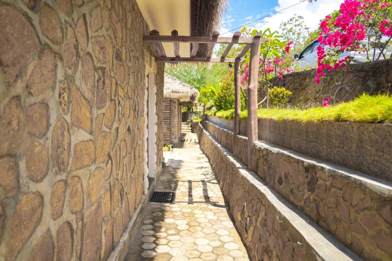 Theodor Hotel Labuan Bajo Exterior foto