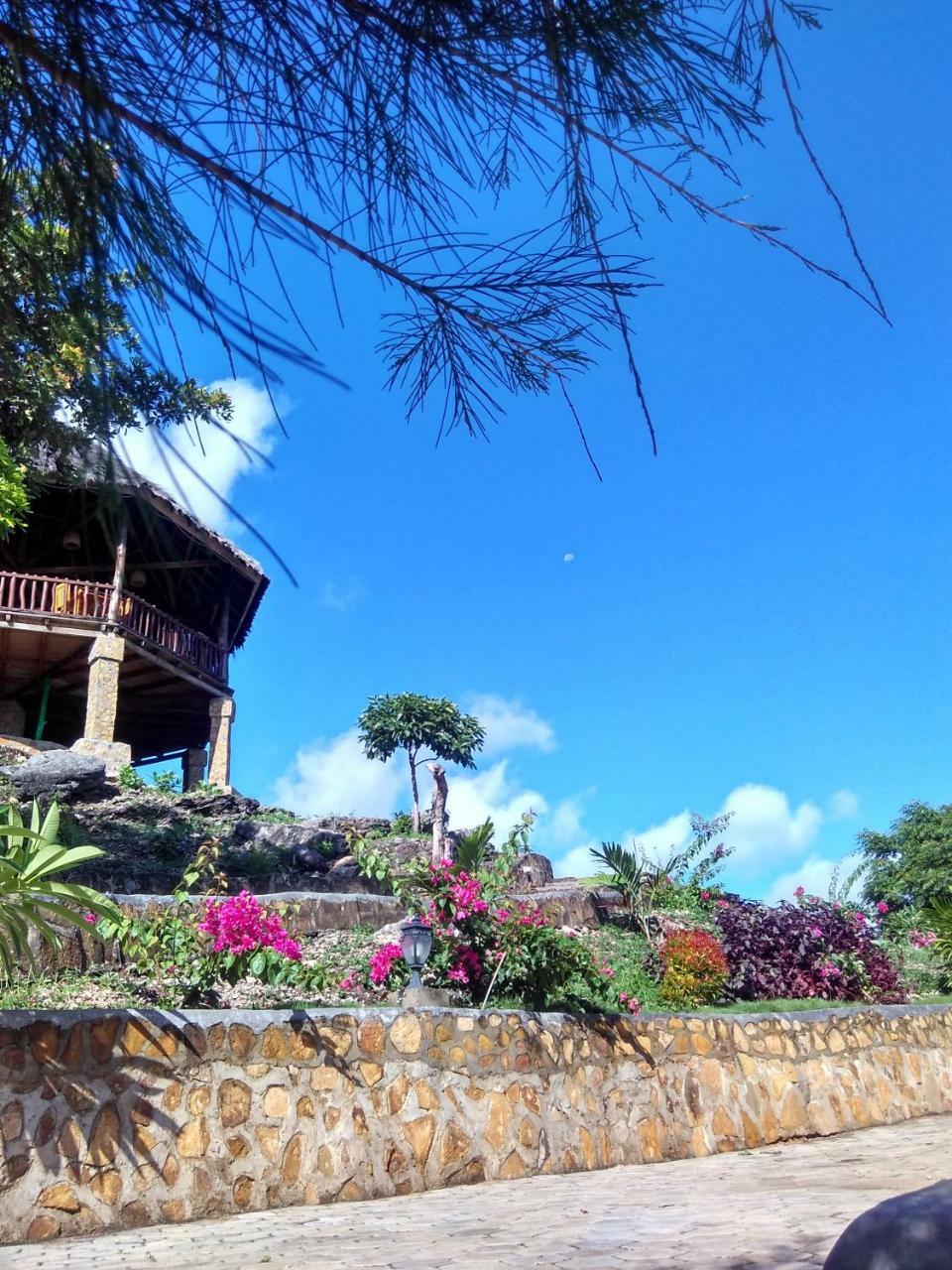 Theodor Hotel Labuan Bajo Exterior foto