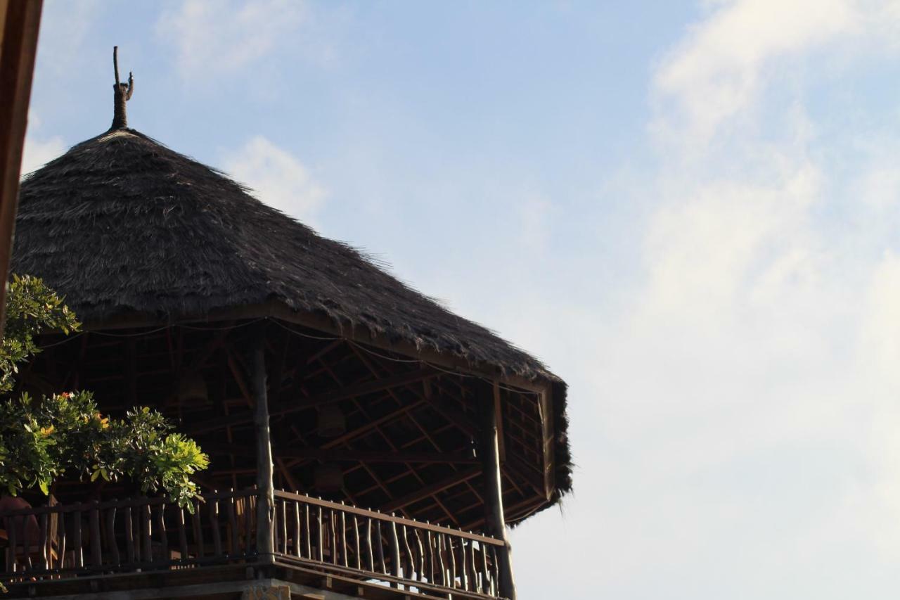 Theodor Hotel Labuan Bajo Exterior foto