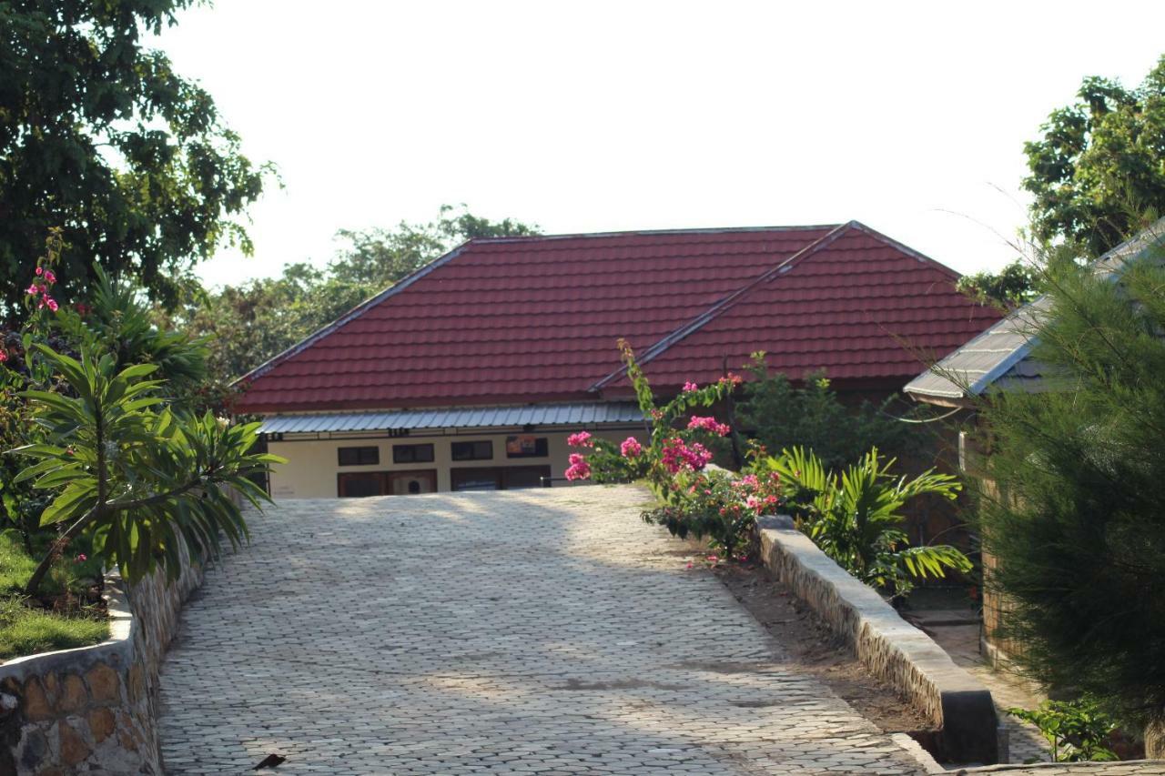 Theodor Hotel Labuan Bajo Exterior foto